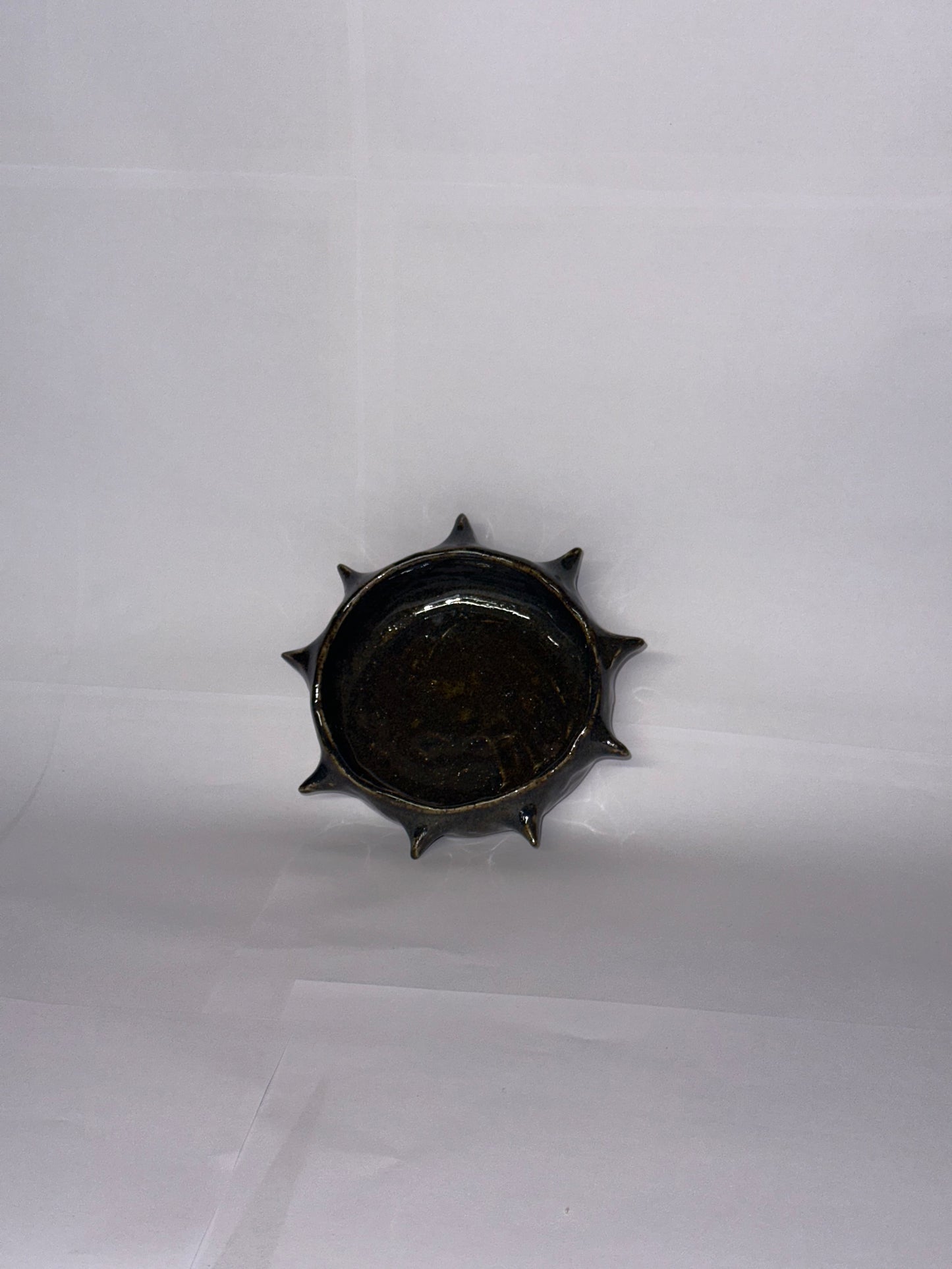 Spikes bowl