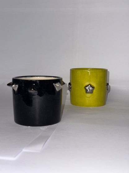 Spiked edge cup