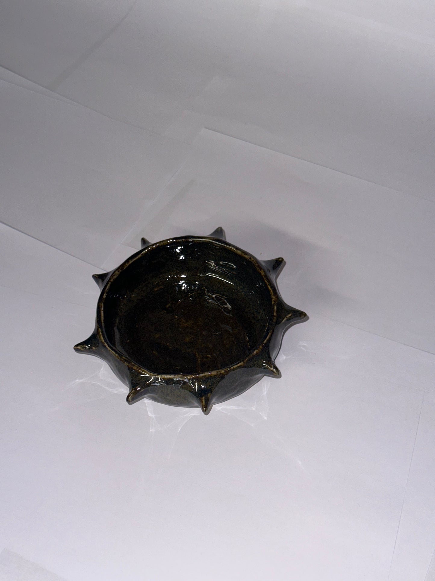 Spikes bowl