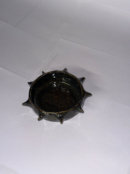 Spikes bowl