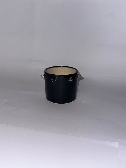 Spiked edge cup