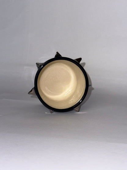 Spiked edge cup