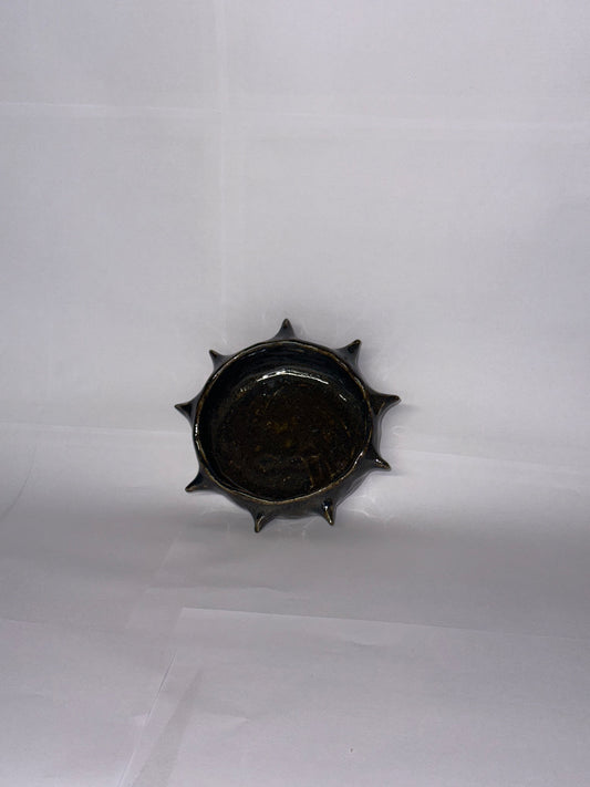 Spikes bowl